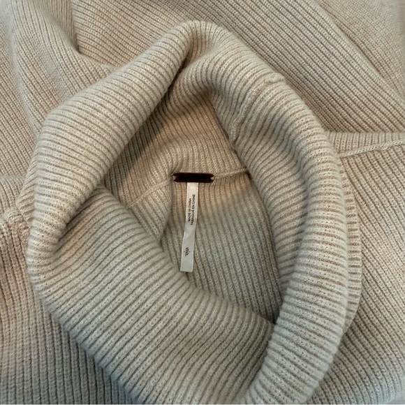 Free People Softly Structured Tunic Sweater Turtleneck Rib Knit S - Picture 7 of 11